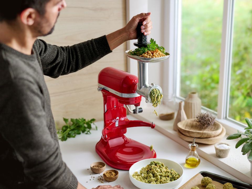 https://www.geraldgiles.co.uk/app/uploads/2023/11/Stand-mixer-mixer-bowl-lift-5.6L-5KSM60PSX-empire-red-with-stainless-steel-grinder-attachment.jpg